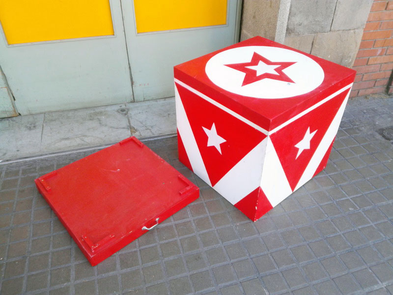 peana circo estrella madera caja gr. 2piezas 15x65x30 20x100x35 73-65x65x65 (40-20-15eu.) 1u